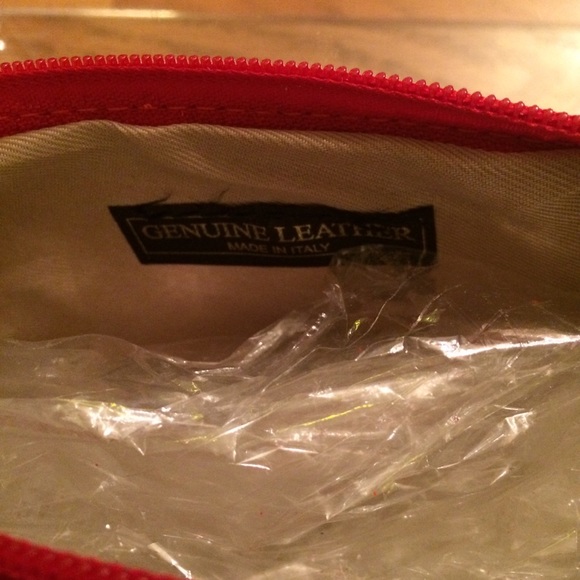 ❤️NWT Lisa Minardi Red Distressed Leather Purse❤️ - Picture 4 of 9